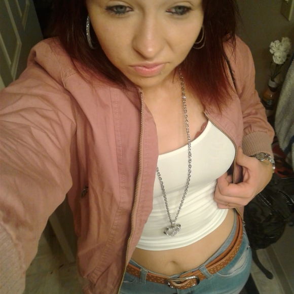 Meet your Posher, Clarissa - Picture 1 of 15